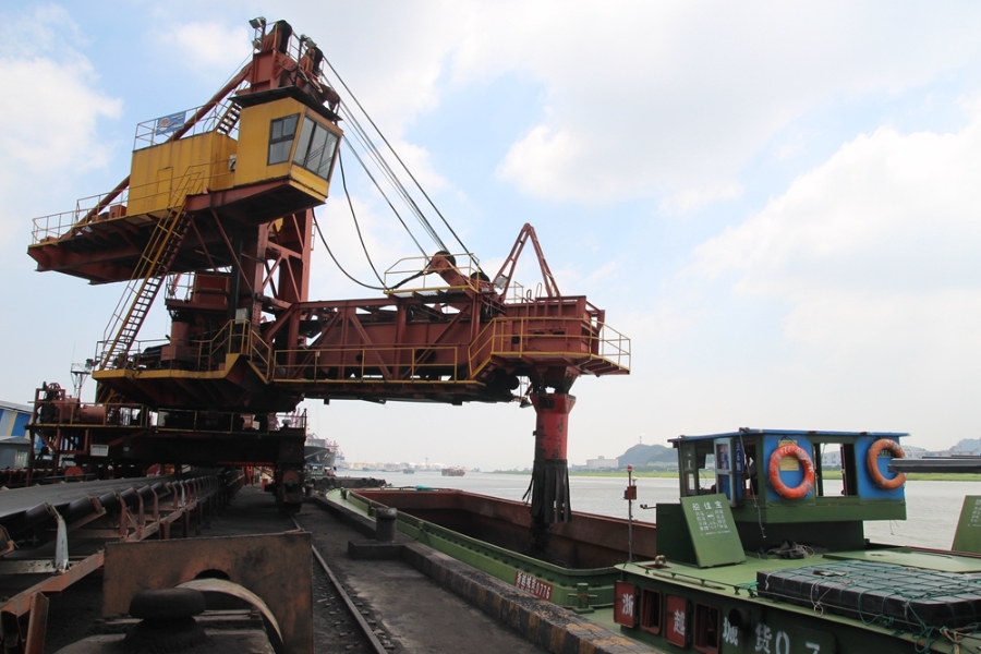 镇司煤炭装船作业场景_副本